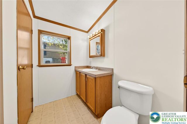 5 Woodview Court, Moore Twp, PA 18014