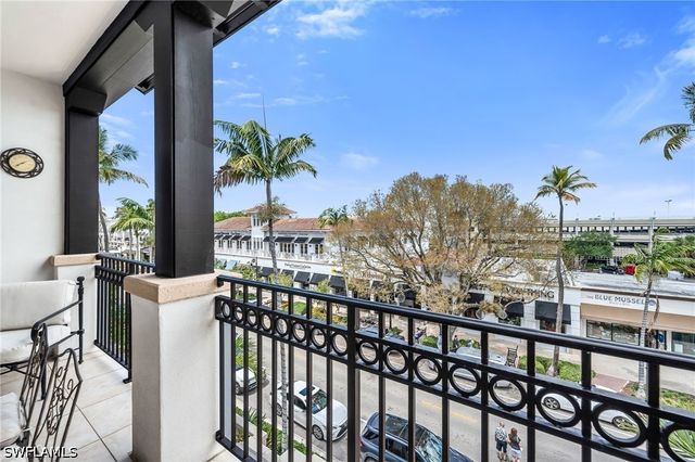 780 5th AVE S 303, Naples, FL 34102