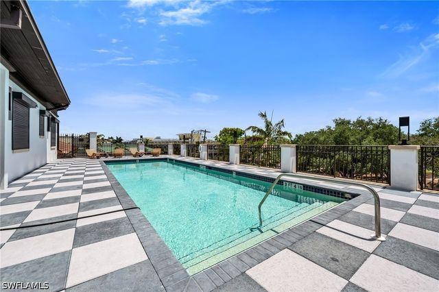 780 5th AVE S 303, Naples, FL 34102