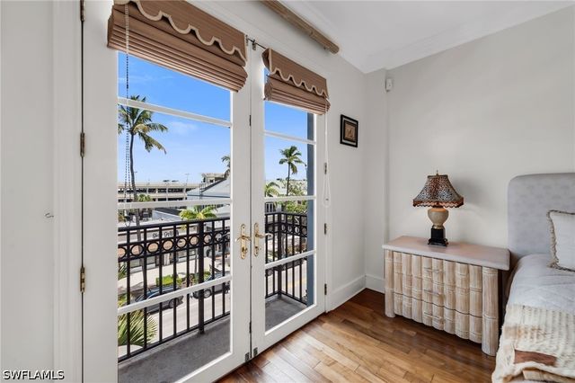 780 5th AVE S 303, Naples, FL 34102