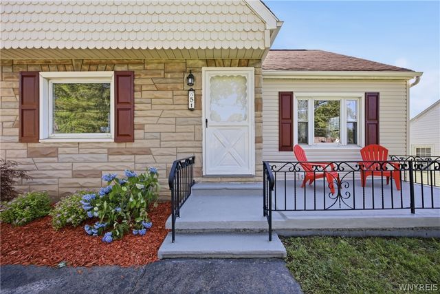 51 Hillcrest Drive, West Seneca, NY 14224