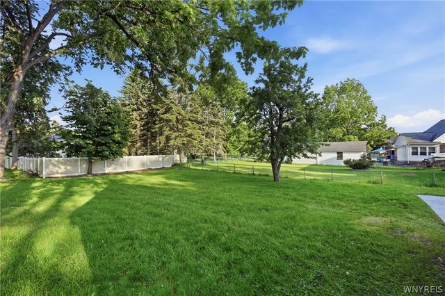 51 Hillcrest Drive, West Seneca, NY 14224