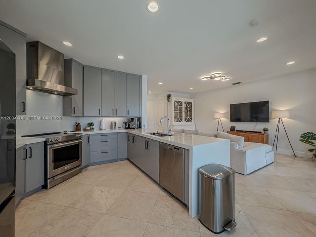 2574 Jardin Way, Weston, FL 33327
