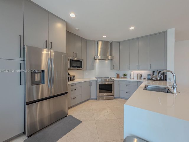 2574 Jardin Way, Weston, FL 33327