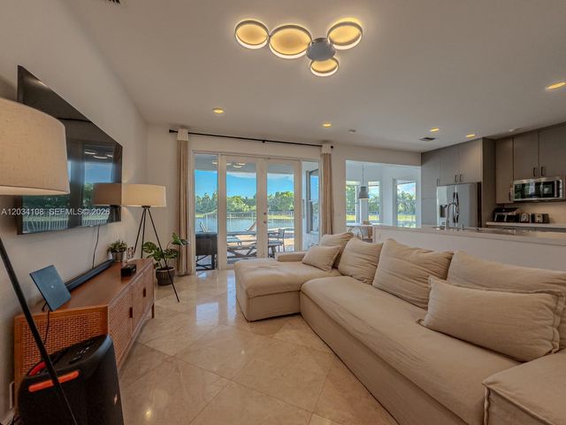 2574 Jardin Way, Weston, FL 33327