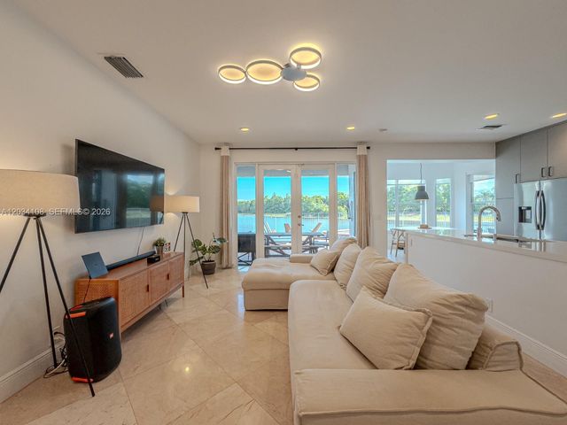 2574 Jardin Way, Weston, FL 33327