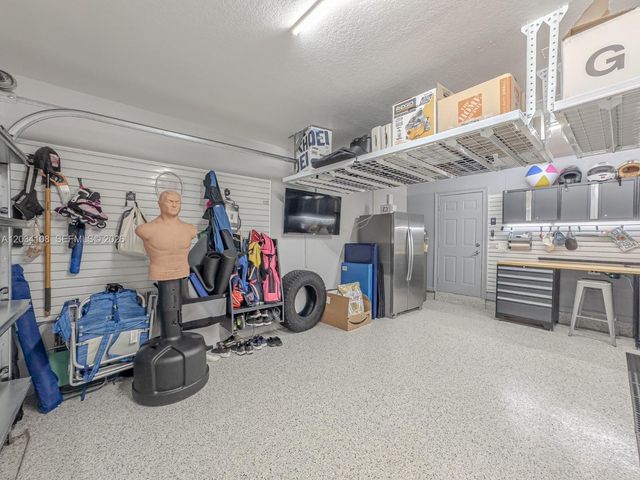 2574 Jardin Way, Weston, FL 33327