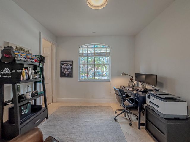 2574 Jardin Way, Weston, FL 33327