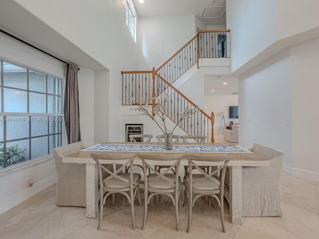 2574 Jardin Way, Weston, FL 33327