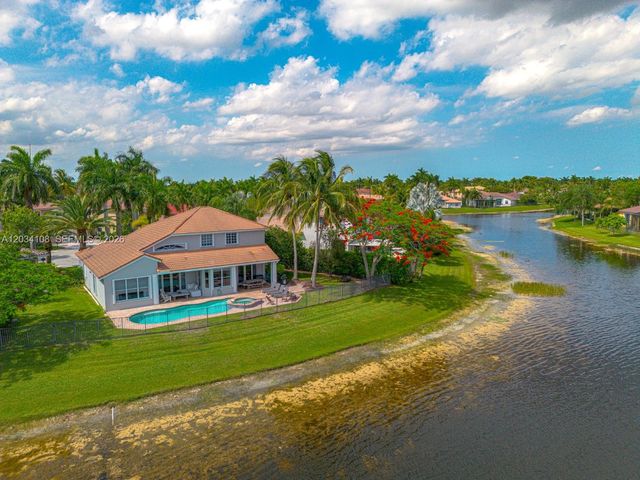 2574 Jardin Way, Weston, FL 33327