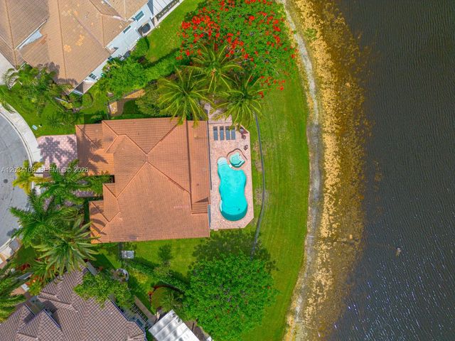 2574 Jardin Way, Weston, FL 33327