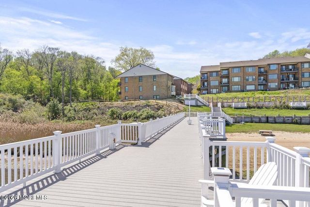 200 Portland Road D12, Highlands, NJ 07732