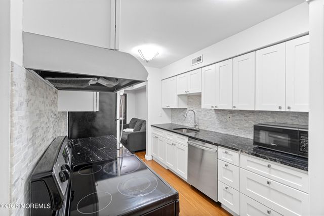 200 Portland Road D12, Highlands, NJ 07732