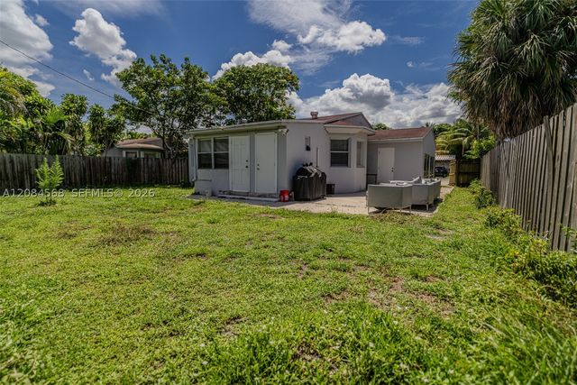 2533 Wiley St, Hollywood, FL 33020