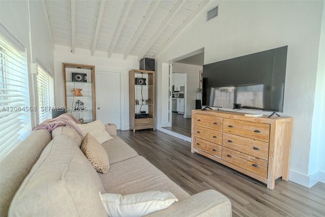 2533 Wiley St, Hollywood, FL 33020