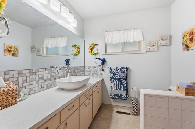 5446 E Mono Street, Fresno, CA 93727