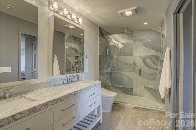 204 Fleetwood Plaza, Hendersonville, NC 28739