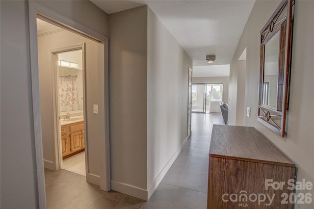 204 Fleetwood Plaza, Hendersonville, NC 28739