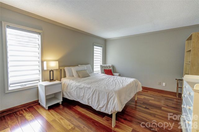 204 Fleetwood Plaza, Hendersonville, NC 28739