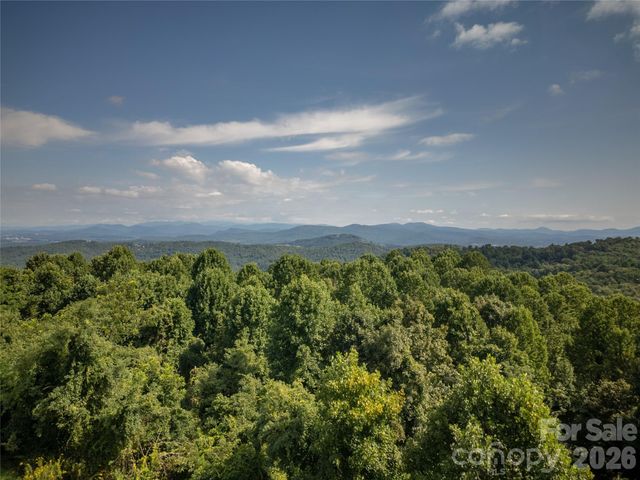 204 Fleetwood Plaza, Hendersonville, NC 28739