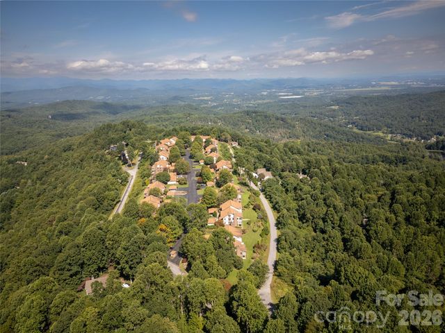 204 Fleetwood Plaza, Hendersonville, NC 28739