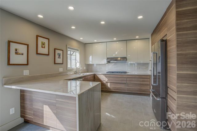 204 Fleetwood Plaza, Hendersonville, NC 28739