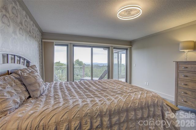 204 Fleetwood Plaza, Hendersonville, NC 28739