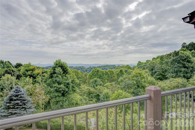 204 Fleetwood Plaza, Hendersonville, NC 28739