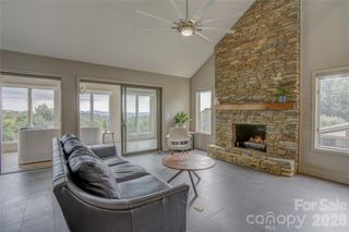 204 Fleetwood Plaza, Hendersonville, NC 28739