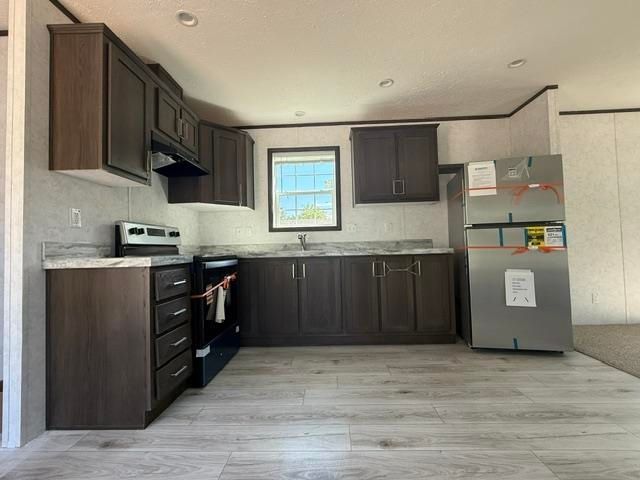 13 Noble Place, Londonderry, NH 03053