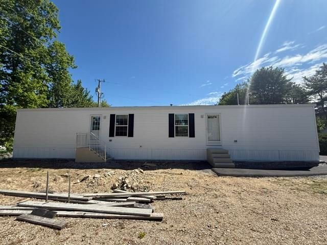 13 Noble Place, Londonderry, NH 03053