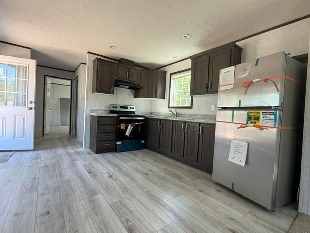 13 Noble Place, Londonderry, NH 03053