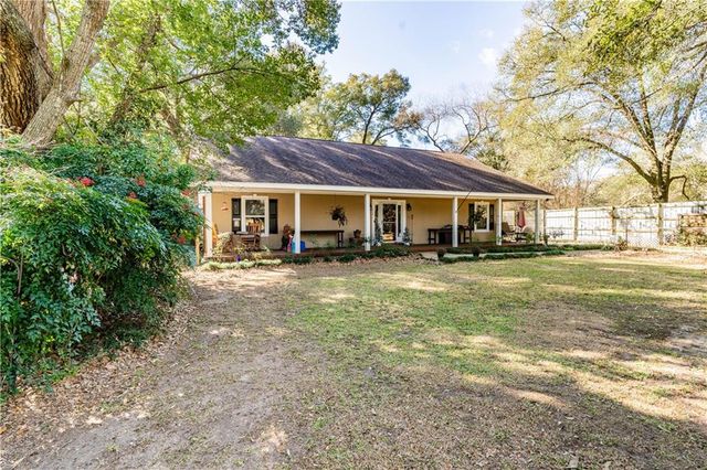 204 Bayou E Avenue, Satsuma, AL 36572