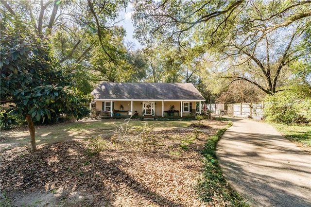 204 Bayou E Avenue, Satsuma, AL 36572