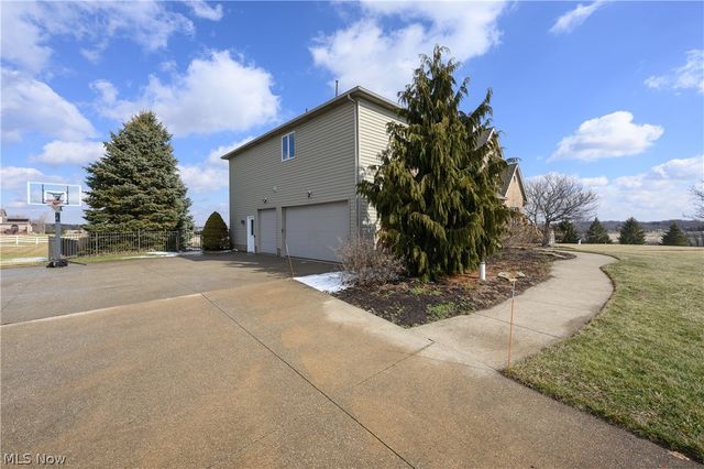 1617 Charolais Street NW, Uniontown, OH 44685