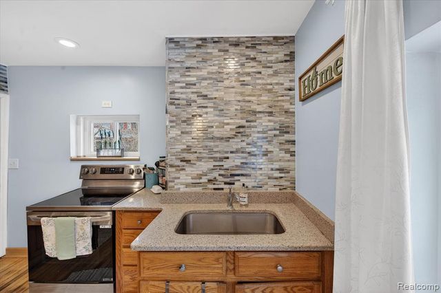 23330 Canfield Avenue, Farmington Hills, MI 48336