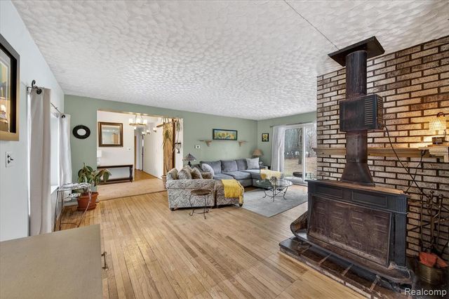 23330 Canfield Avenue, Farmington Hills, MI 48336