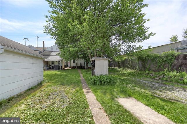 21 E ALLEN STREET, Mechanicsburg, PA 17055