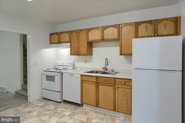 21 E ALLEN STREET, Mechanicsburg, PA 17055
