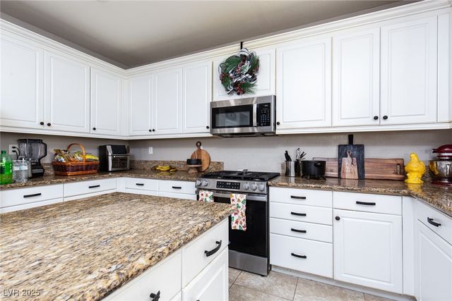 6513 Diamond Point Court, North Las Vegas, NV 89084