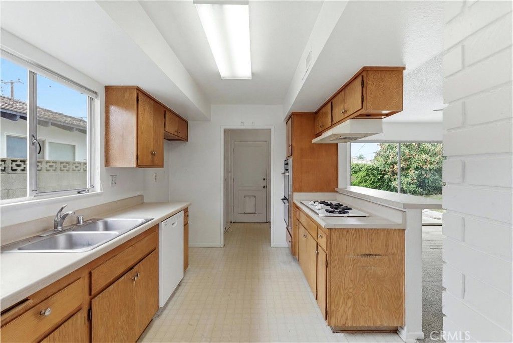 Image 10 of property listing at 1732 Missouri, Costa Mesa, CA 92626