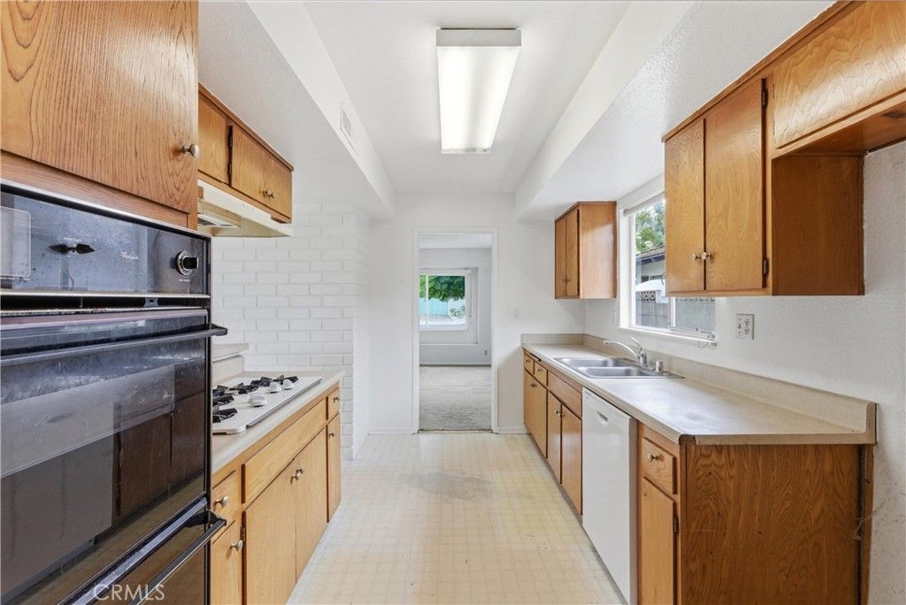 Image 12 of property listing at 1732 Missouri, Costa Mesa, CA 92626