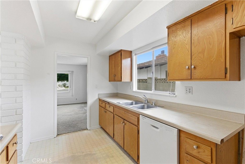 Image 13 of property listing at 1732 Missouri, Costa Mesa, CA 92626