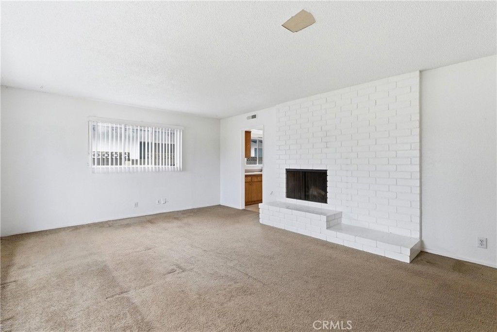 Image 4 of property listing at 1732 Missouri, Costa Mesa, CA 92626