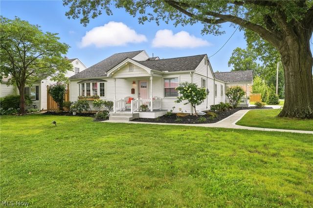 2001 Brownlee Avenue, Youngstown, OH 44514
