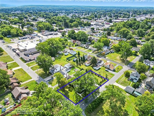 2001 Brownlee Avenue, Youngstown, OH 44514