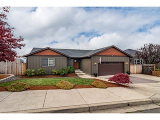 1858 Ne SUNSET St, Roseburg, OR 97470