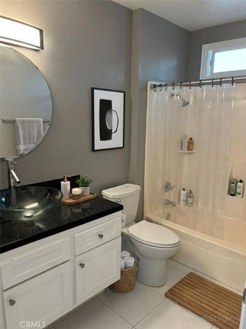 16971 Hoskins 3, Huntington Beach, CA 92649