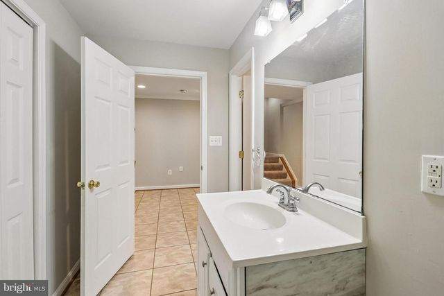 21745 REGENTS PARK CIR, Sterling, VA 20166