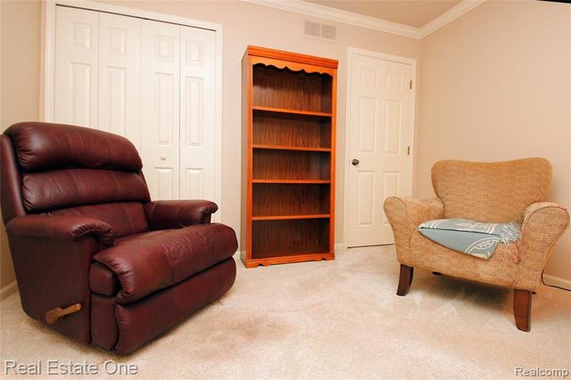 1227 Valley Circle, Rochester Hills, MI 48309